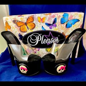 PLEASER Platform Slide with cute skulls.